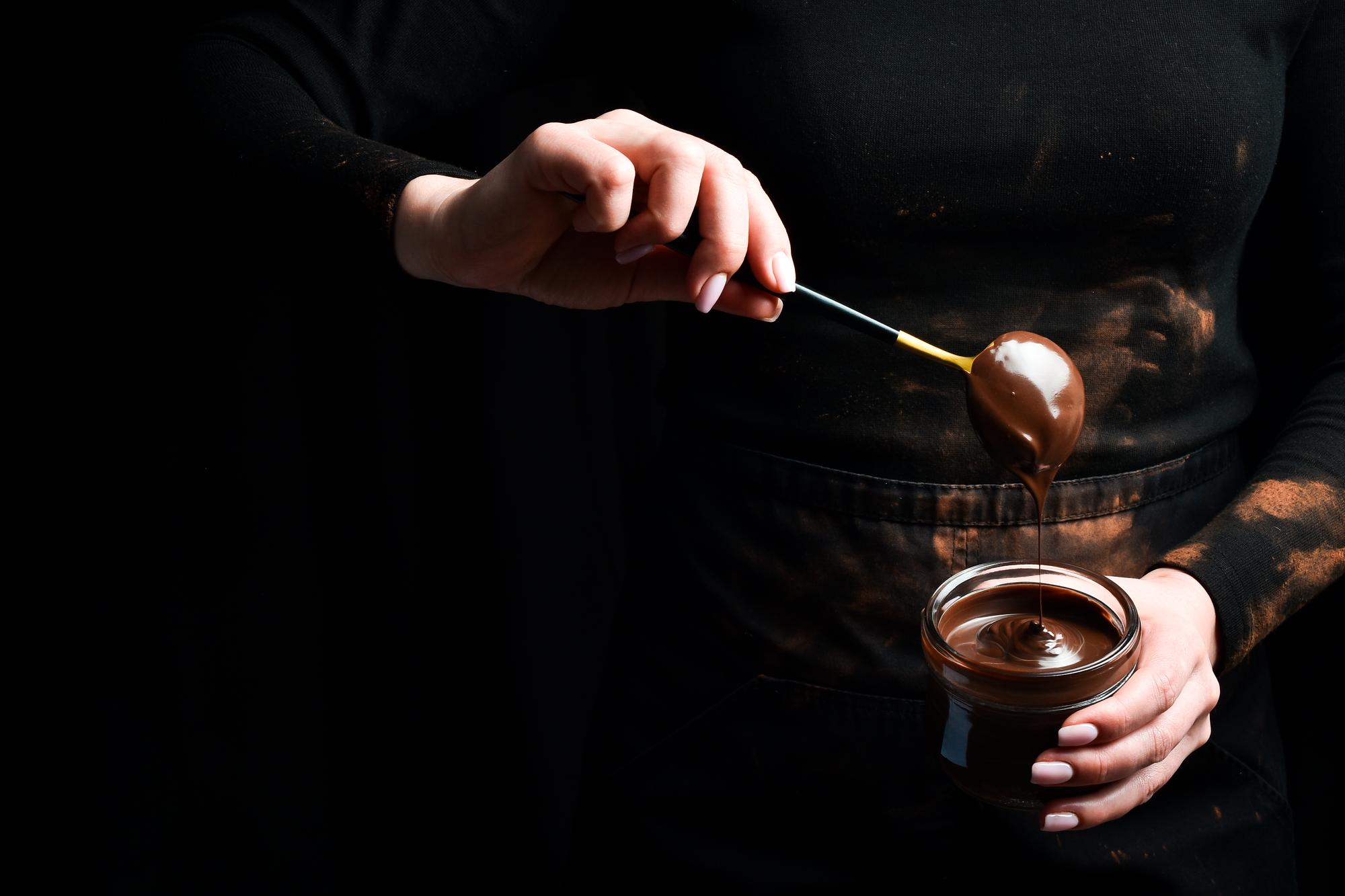 Dettaglio tecnica: temperaggio del cioccolato